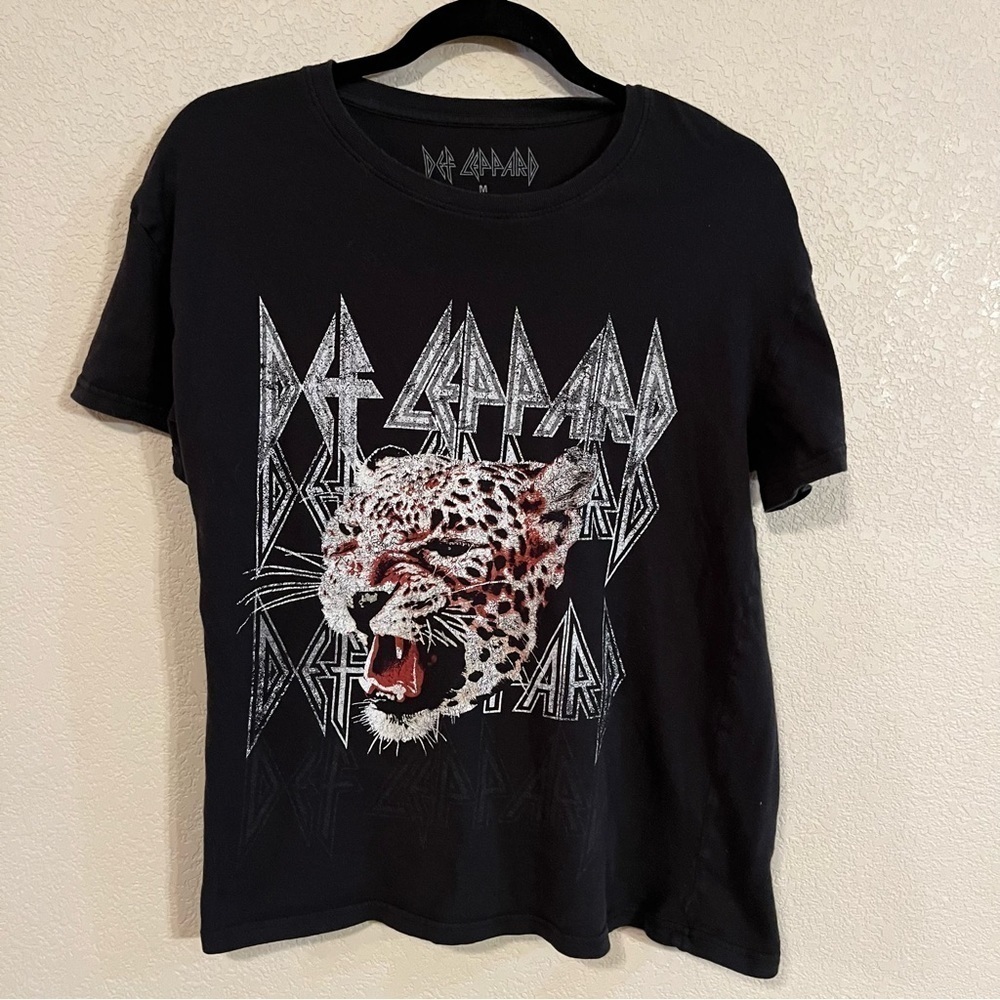Def Leppard women’s tee size M
